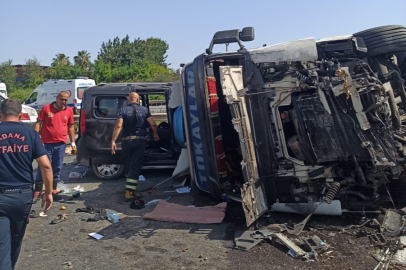 Adana'da tırla hafif ticari aracın çarpışması sonucu 3 kişi yaralandı