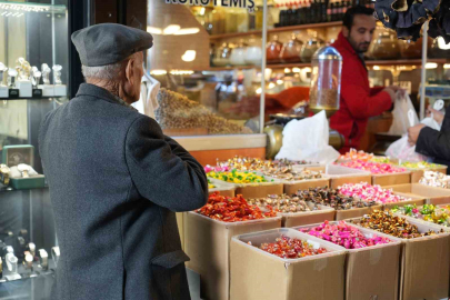 Gaziantep'te tarihi geçmiş ve bozulmuş şekerleme ile kuruyemiş ele geçirildi