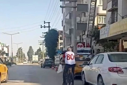 Osmaniye Belediye Başkanı Çenet'in bisikletle ekmek aldığı anlar sosyal medyada ilgi odağı oldu