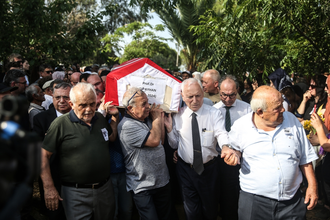 Kadın hastalıklarının duayen hocası Prof. Dr. Ali Ayhan'ın cenazesi defnedildi