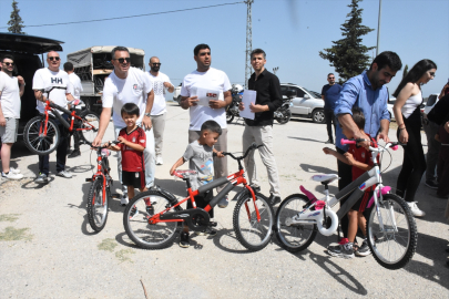 Adana'da 60 öğrenciye bisiklet hediye edildi