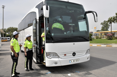 Adana Polisi Merkez Otogarda şoförleri bilgilendirdi