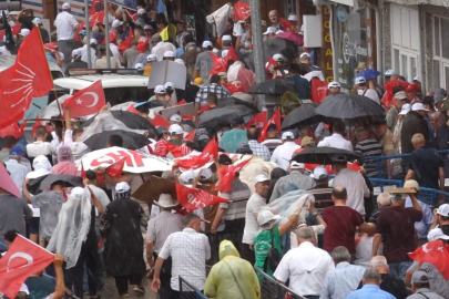 Tekirdağ’da dolu yağışı CHP mitingini vurdu