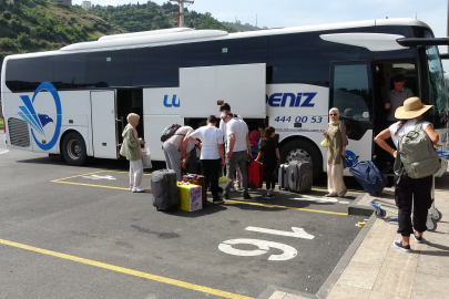 Trabzon Şehirlerarası Otobüs Terminali'nde Kurban Bayramı yoğunluğu