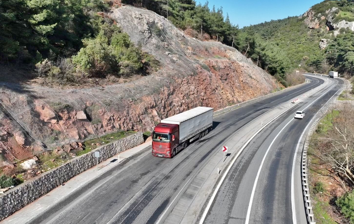 Bakan Uraloğlu Çelik ağ kaplama ile dik yamaçlarda emniyetli geçiş sağlıyoruz 2