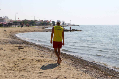 Küçükçekmece'de denize giren 11 yaşındaki kız çocuğu boğulma tehlikesi geçirdi