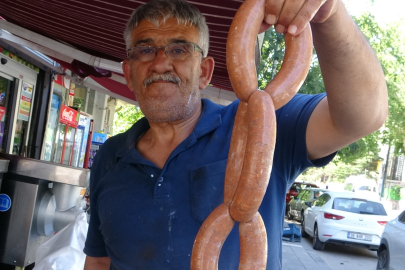 Kayseri'de vatandaşlar kurban etlerini sucuk yaptırmak için kasaplara akın ettiler