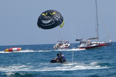 Mersin'in sahilleri bayramda doldu taştı