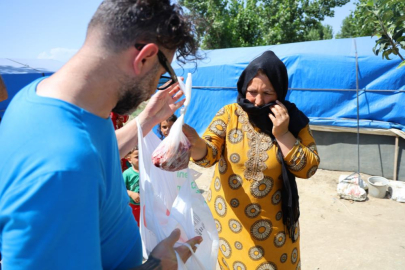 Adana'da Kurban Bayramı'nda toplanan yüzlerce koyun eti ihtiyaç sahibi ailelere dağıtıldı