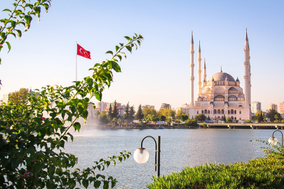 Adana’da sıcaklardan bunalan vatandaşlar Merkez Park’a akın etti