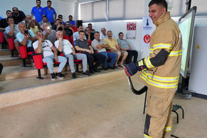 İzmir'de artan yılan ihbarlarına itfaiye ekiplerinden özel eğitim