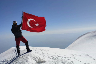 Aydınlı Dağcı Berkay Çetin, Ağrı Dağı'na tırmandı