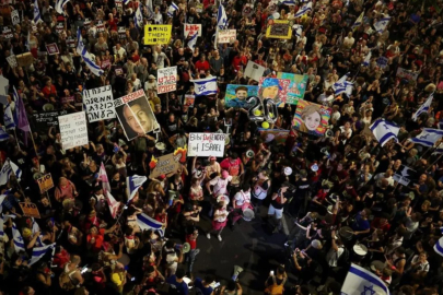 Tel Aviv'de binlerce İsrailli Netanyahu Hükümetini protesto etti