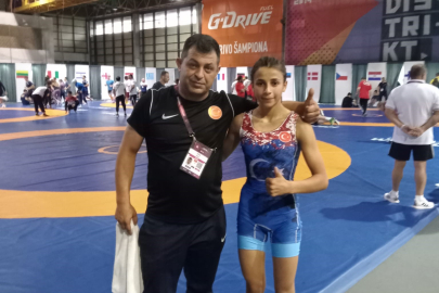 Genç sporcu Fatma Yılmaz Avrupa Güreş Şampiyonası'nda finale yükseldi