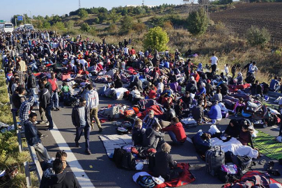 Milletvekili Kürşad Zorlu: Sığınmacılar gelecekte Türkiye nüfusunu nasıl  etkileyecek?