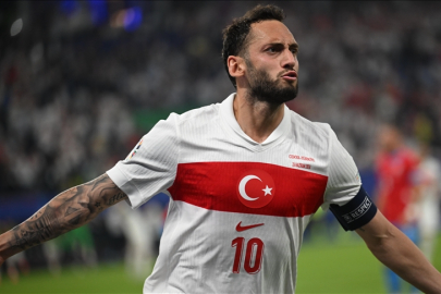 Millî futbolcu Hakan Çalhanoğlu, "en iyi gol" kategorisinde aday gösterildi