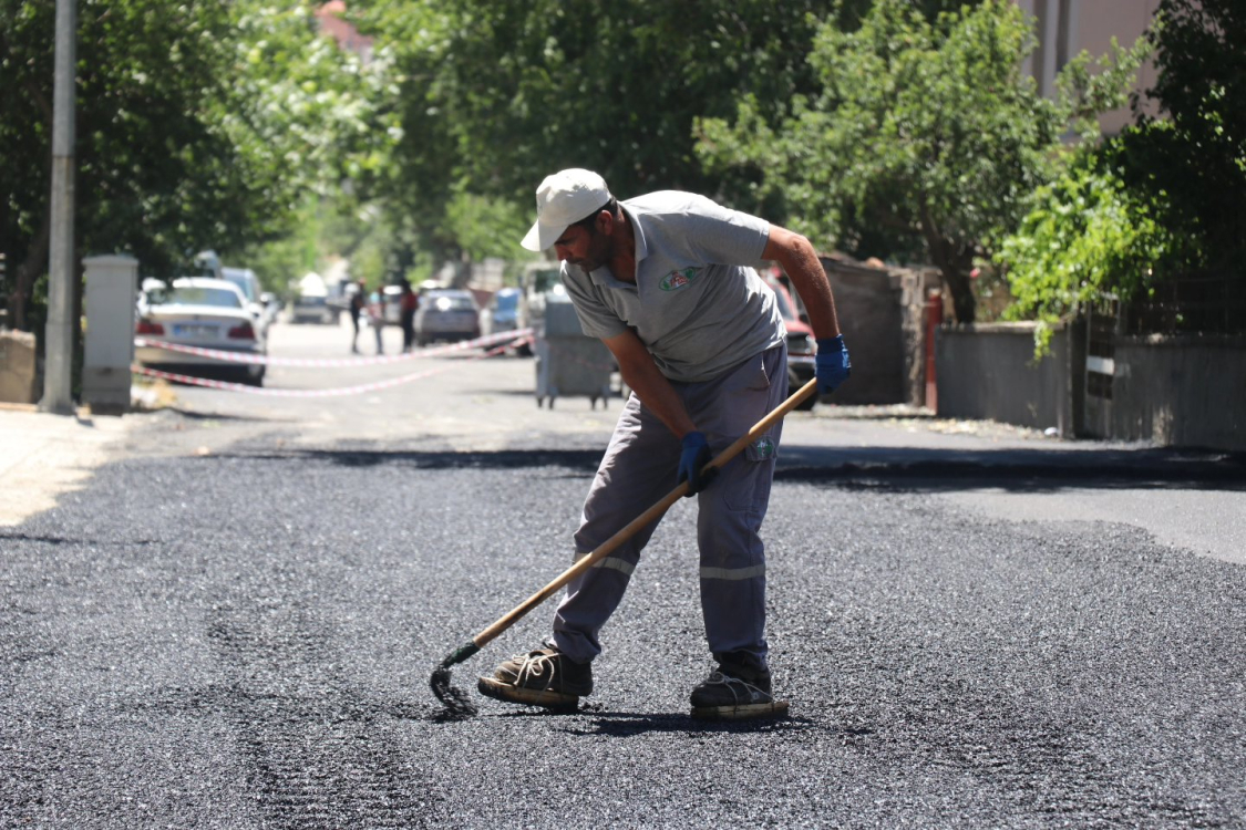 Pozantı Belediyesi asfaltlama çalışmalarına hız kesmeden devam ediyor 2