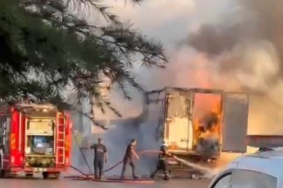 Samsun'da seyir halindeki kargo aracında yangın çıktı