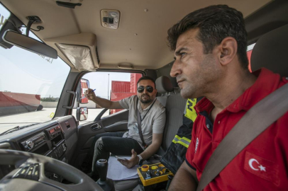 Büyükşehir Belediyesi ile MEÜ iş birliğinde gerçekleştirilen eğitimde şoförler, hem teorik hem de uygulamalı ders alıyor