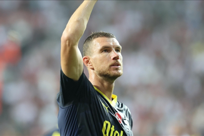 Edin Dzeko, Hajduk Split ile anlaşma sağladı