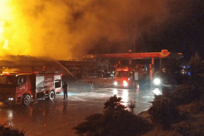 Mersin'de akaryakıt istasyonundaki otomobilde çıkan yangın söndürüldü