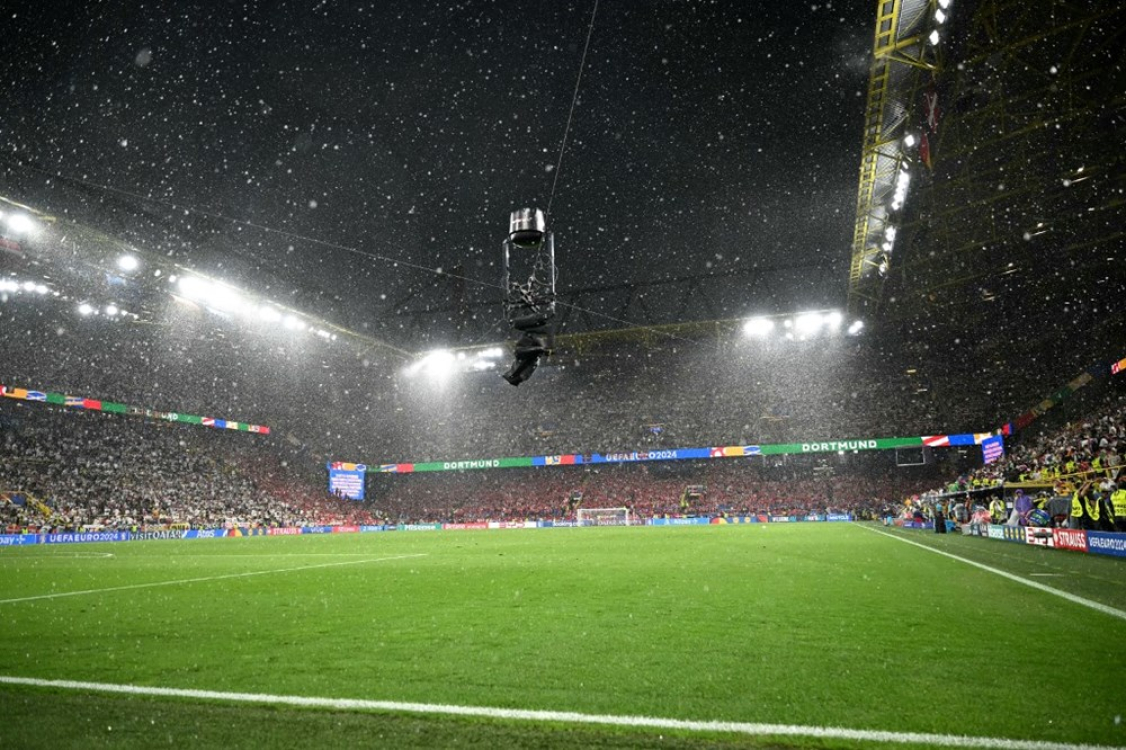 Almanya-Danimarka maçı yoğun yağış nedeniyle durduruldu 2