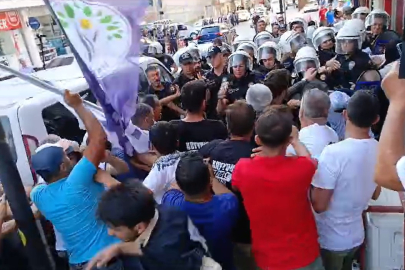 Adana'da slogan atan Dem Partililere polis müdahalesi