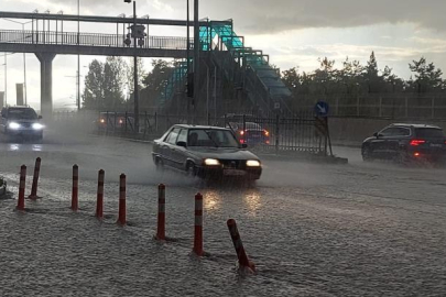 Erzurum’da sağanak yağış hayatı felç etti