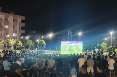 Ceyhan'da milli maç heyecanı dev ekranda yaşandı