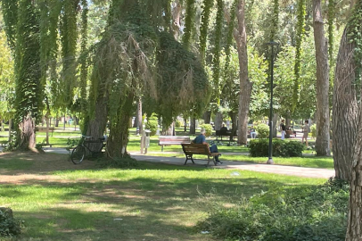 Elektriğe gelen son zamlar ile vatandaşlar  Atatürk Park’ına akın etti