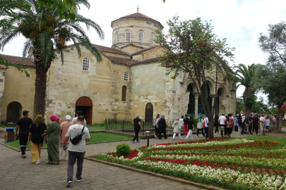 Trabzon Ayasofya Camii'ne Arap turist akını