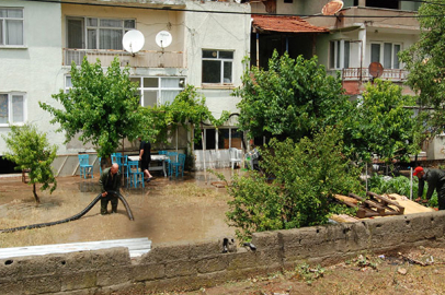 Çanakkale'de sağanak su baskınlarına neden oldu