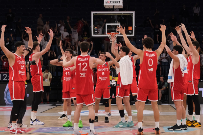 Türkiye U17 Basketbol Takımı İspanya'yı mağlup ederek yarı finale yükseldi