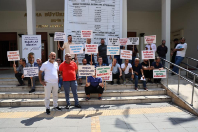 Adana'da dolmuşçular hat sorunu nedeniyle eylem yaptı