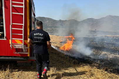 Hatay'da buğday tarlasında anız yangını sönürüldü