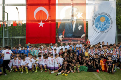 Mersin'de 3. U-11 ve U-12 Futbol Şenlik Ligi ödül töreniyle sona erdi