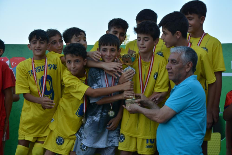 Mersin'de 3. U-11 ve U-12 Futbol Şenlik Ligi ödül töreniyle sona erdi 2