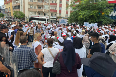 Iğdır'da işten çıkartılan 204 işçi belediye önünde oturma eylemi başlattı