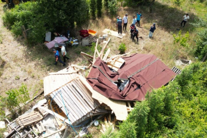 Kartepe'de SEKA kamp çevresinde kaçak yapıların yıkımı gerçekleştirildi