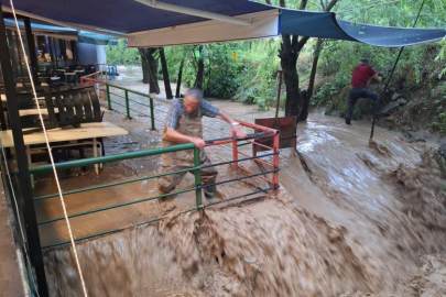 Erzincan'da sel: Turizm Beldesi Çağlayan sular altında!