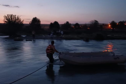 Dicle Nehri’nde mahsur kalan 11 kişilik aile kurtarıldı