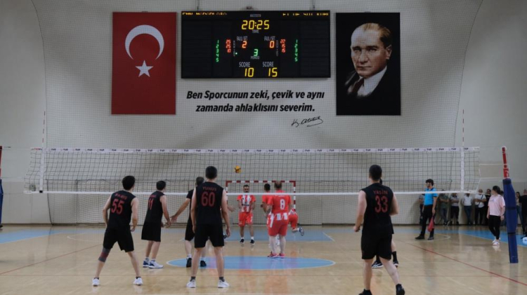 15 Temmuz Voleybol Turnuvası'nın şampiyonu polisler oldu 2