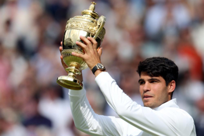 Alcaraz, Wimbledon'da tarihe geçti! Djokovic'i yenerek üst üste ikinci kez şampiyon oldu