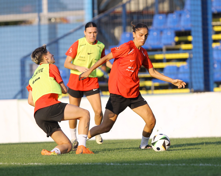 A Milli Kadın Futbol Takımı, Macaristan maçı hazırlıklarını tamamladı 3