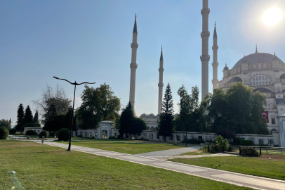 Adana’da Merkez Park sabahın ilk saatlerinde sessizliğe büründü