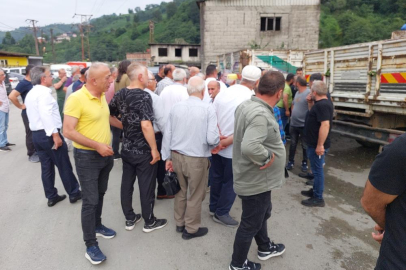 Rize'de çay üreticileri taban fiyatın altında alım yapan fabrikaları protesto etti