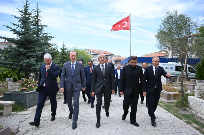 Uraloğlu: Ahmet Özsoy kardeşimiz hain darbe girişimcilerini en az bir saat oyalayarak televizyon yayınlarına imkan tanıdı