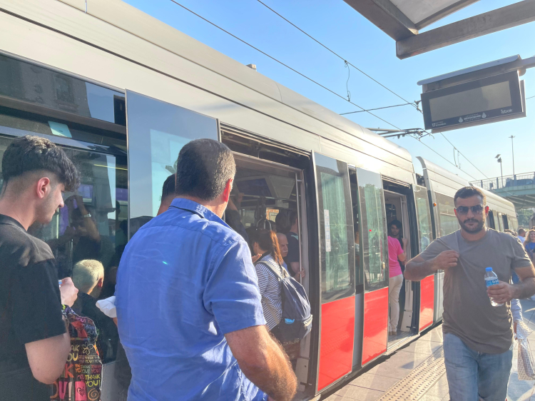 İstanbul'da tramvayda klima çilesi 2