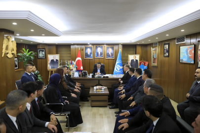 Ülkü Ocakları Genel Başkanı Yıldırım, Adana'da teşkilat mensuplarıyla görüştü