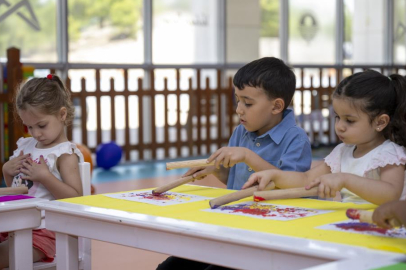 Gülnar Çocuk Atölyesi'nde çocuklar bilim ve sanatla öğreniyor